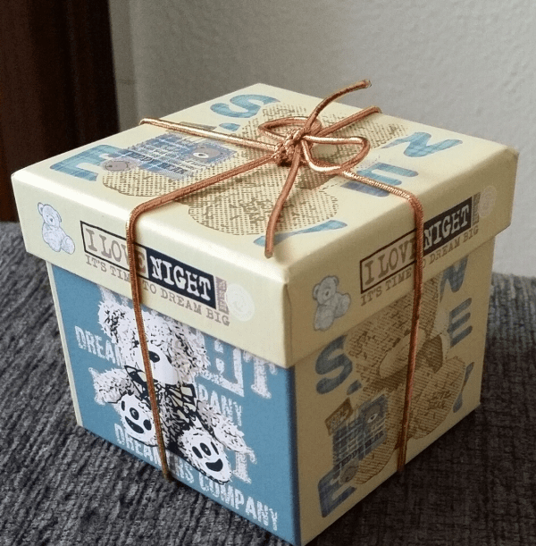 Un regal per tu de Rosa López amb motiu de les Festes de Nadal. El conte Els mitjons de Nadal. Llegeix el post a la web. #Comunicacio #Marketing #Literatura