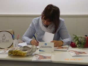 Autògrafs a la Presentació del llibre Rogirl i la Tecnologia de Rosa López #PasionConTinta #Comunicacio #Marketing #Literatura
