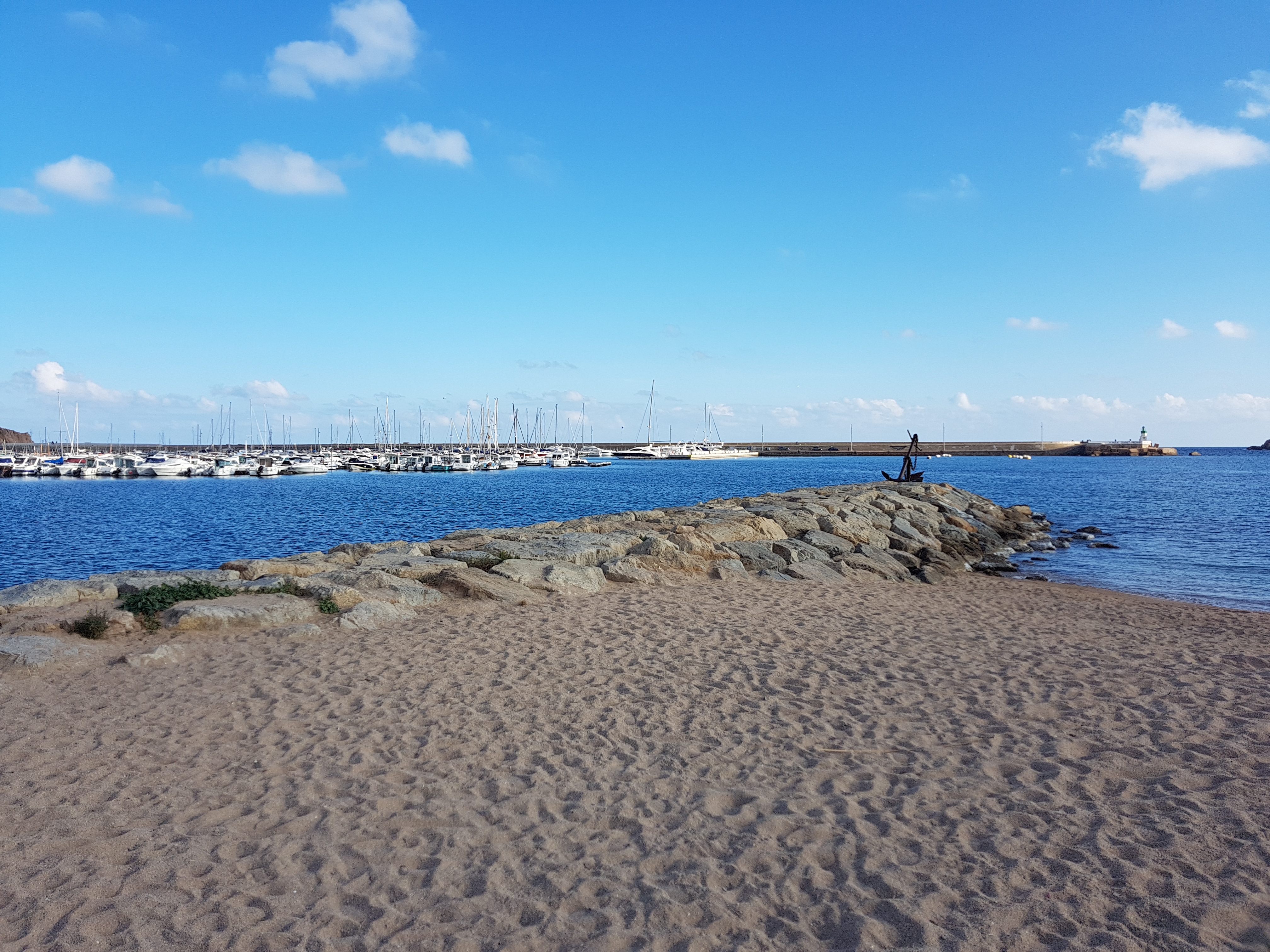 Gaudeix de la bellesa del mar a través de la galeria fotográfica sobre el mar a la web de Rosa López. Deixa't inspirar per la seva passió! #PasionConTinta #Comunicacio #Fotografia Sant Feliu de Guíxols 1