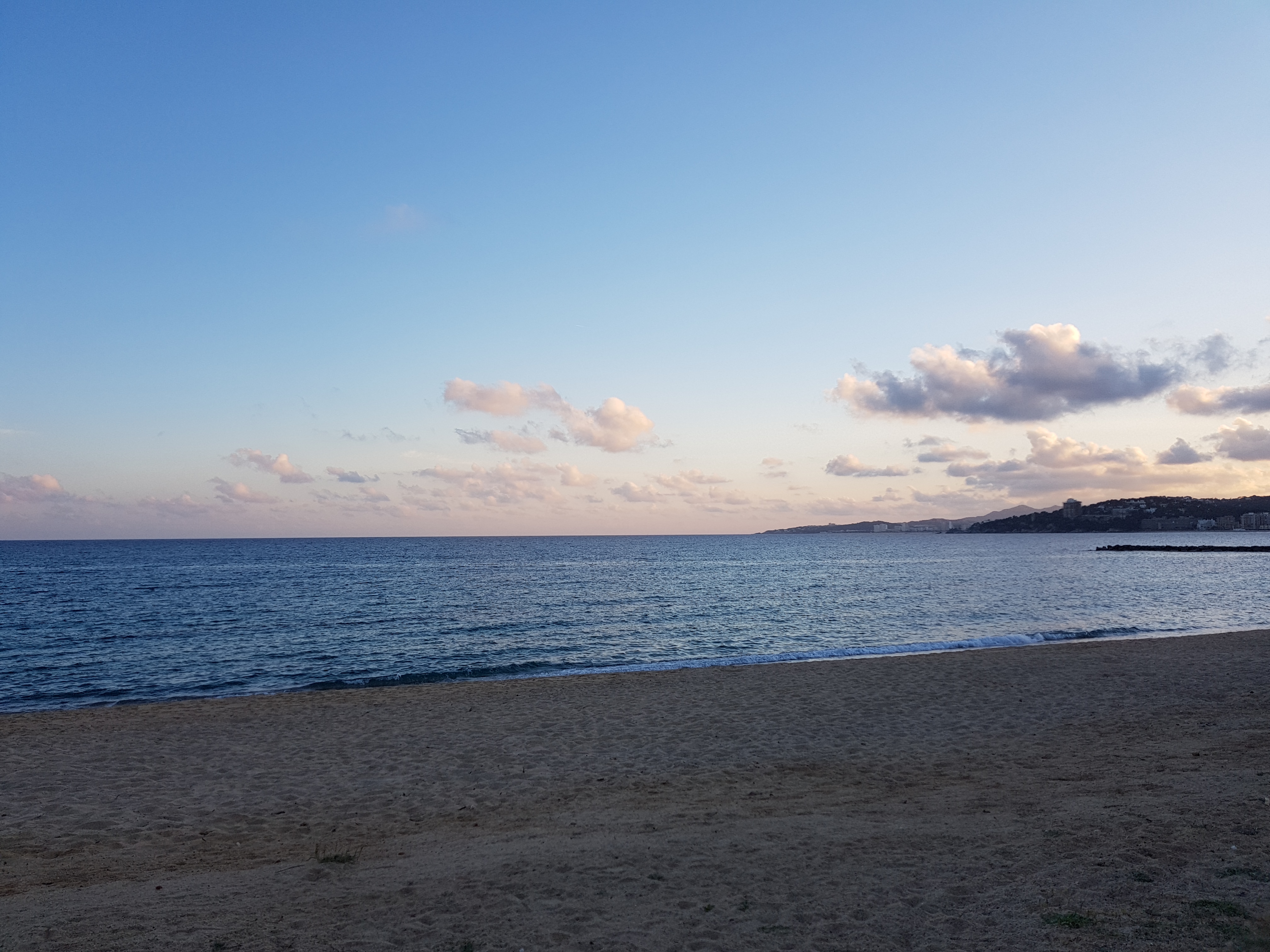 Gaudeix de la bellesa del mar a través de la galeria fotográfica sobre el mar a la web de Rosa López. Deixa't inspirar per la seva passió! #PasionConTinta #Comunicacio #Fotografia Sant Feliu de Guíxols 3