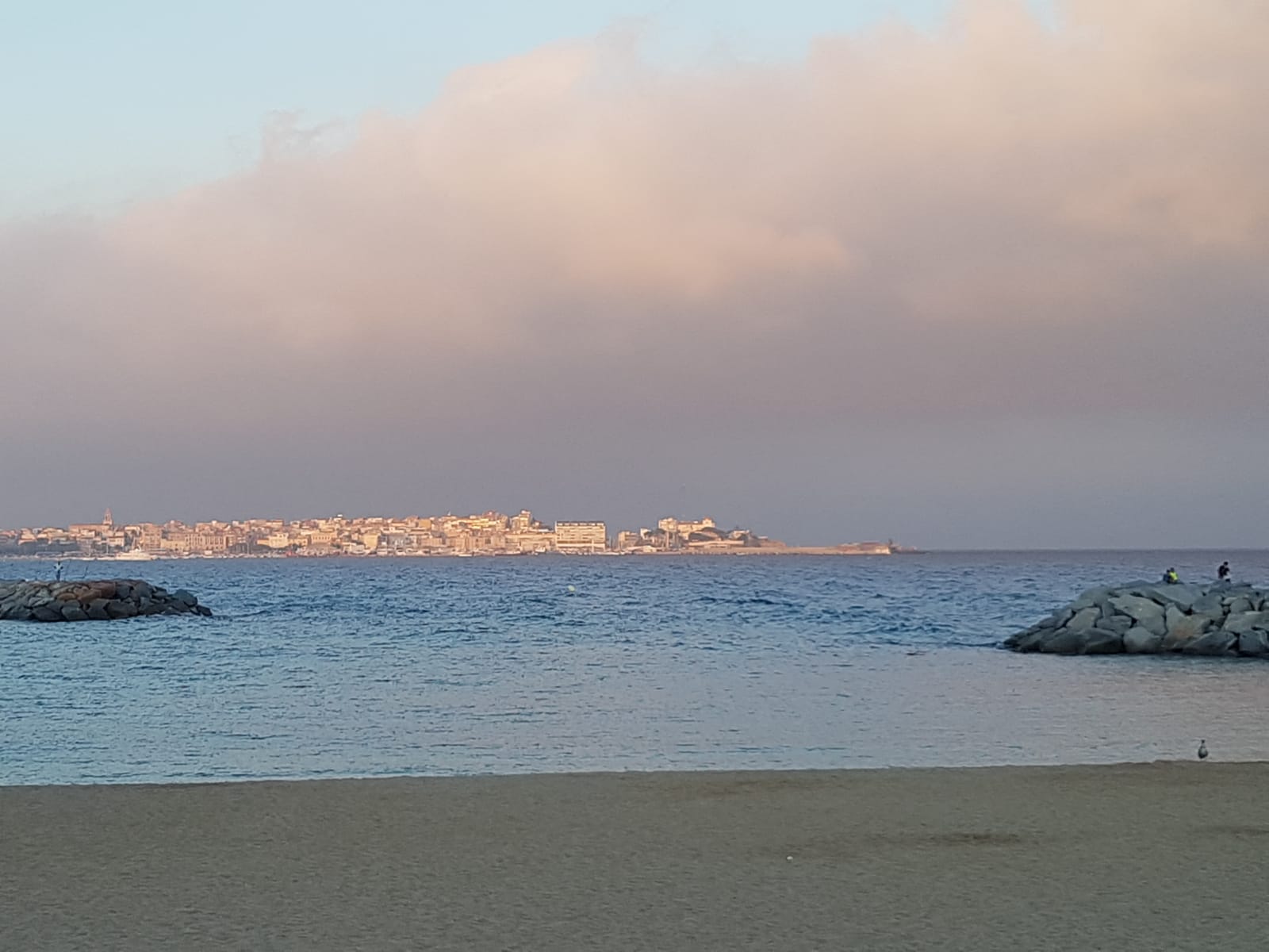Explora la bellesa del mar a través de la fotografia a la web de Rosa López. Deixa't inspirar per la seva passió! #PasionConTinta #Comunicacio #Fotografia Port de Palamós