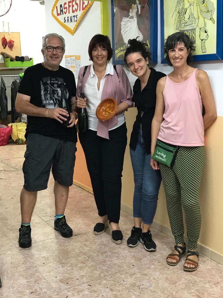 Rosa López amb David Turull, Marta Turull i Meritxell Balagué membres de la comissió de Festes del Carrer Alcolea de Baix. #Comunicacio #Marketing #Literatura Premis literaris, tallerista #PasionConTinta
