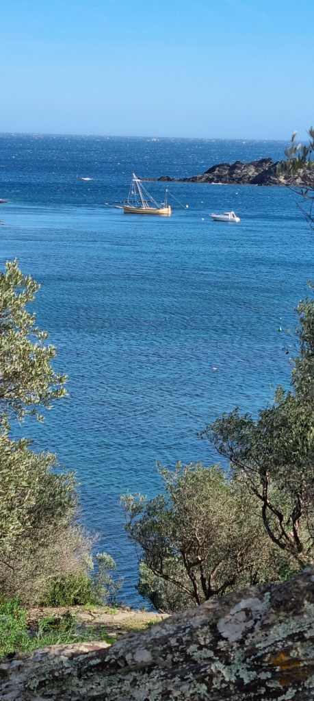 
Explora la bellesa del mar a través de la fotografia a la web de Rosa López. Deixa't inspirar per la seva passió! #PasionConTinta #Comunicacio #Fotografia #Portlligat #Cadaques 5