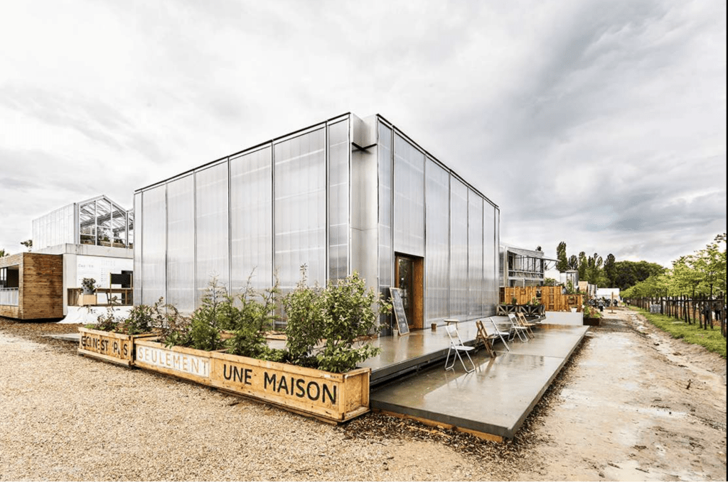 El conte: El sol busca casa,  és cedit per l'autora als alumnes de l'Escola Tècnica Superior d'Arquitectura del Vallès, que són els  promotors del Projecte Ressò que es presentarà a França per tal de realitzar una de les activitats que amenitzaran les jornades. #PasionConTinta Rosa López, Comunicació, literatura