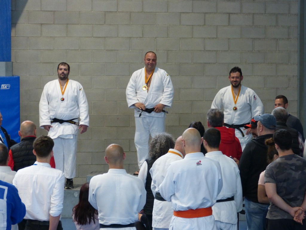 Fotografia pòdium 3 Miquel Luque, Campionat Catalunya Veterans 2024 Rosa López #PasionConTinta #Comunicacio #Marketing 2024