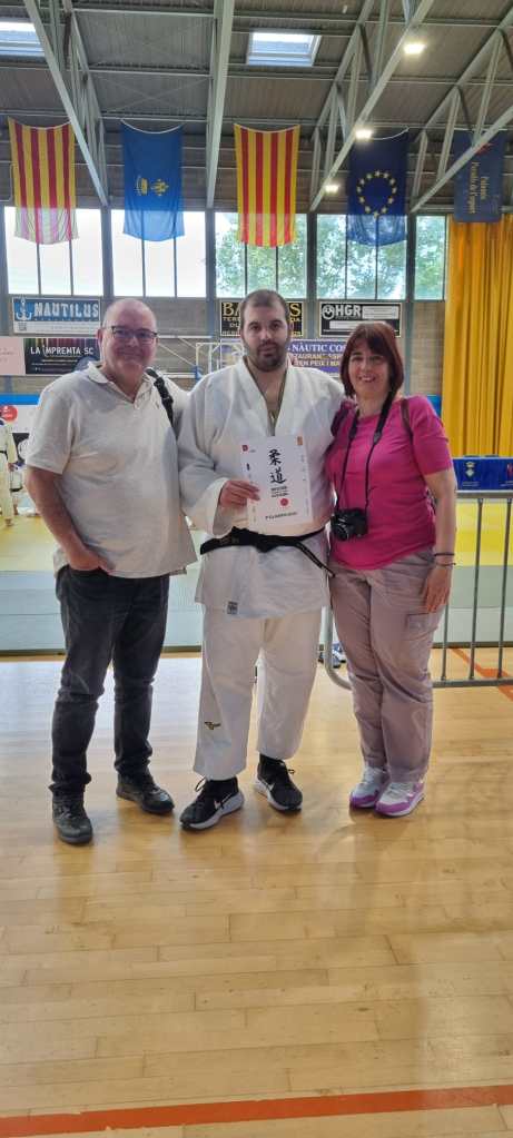 Miquel Luque bronze en la Copa d'Espanya en la categoria veterans + de 100 kilos amb els pares al tatami #Judo #PasionConTinta #Comunicació #Marketing#MiquelLuque #CopaEspañaVeteranos #RubiEsport 