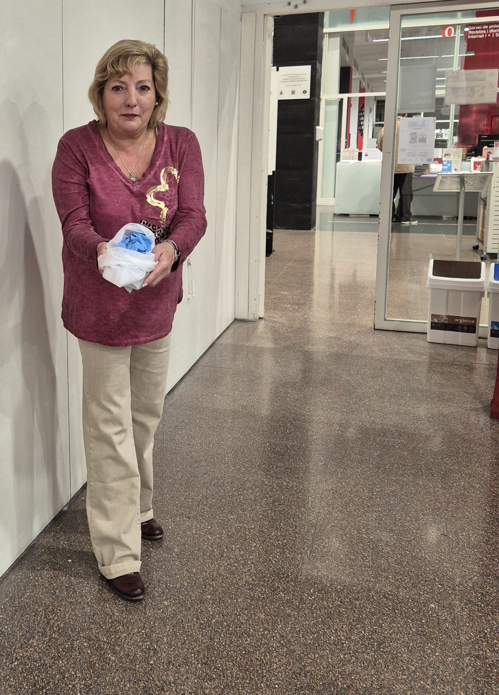 La Montaña de Laura a la Biblioteca de Rubí Rosa López #PasionConTinta Àngela amb globus.