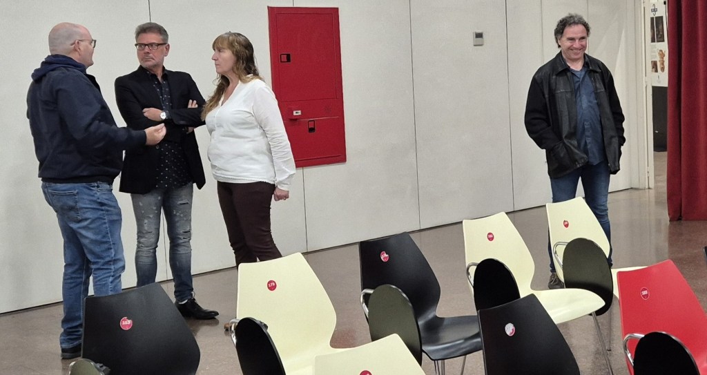 Imatge de la presentació del conte solidari Compartint projectes literaris amb els amics