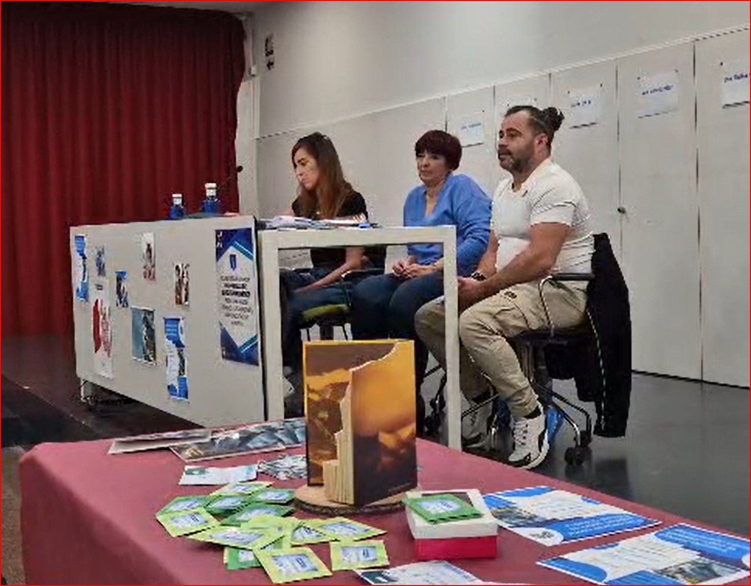 La Montaña de Laura a la Biblioteca de Rubí Rosa López #PasionConTinta Presentació del conte: Laura, Juan i Rosa