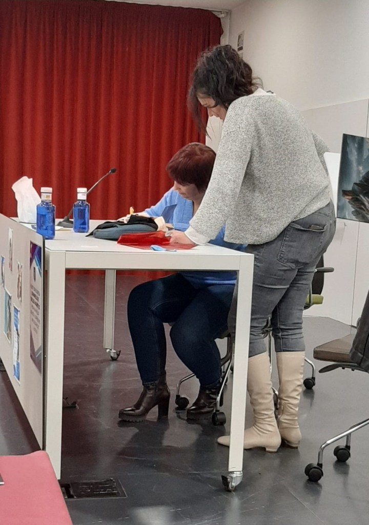 La Montaña de Laura a la Biblioteca de Rubí Rosa López #PasionConTinta Signatura de llibres.