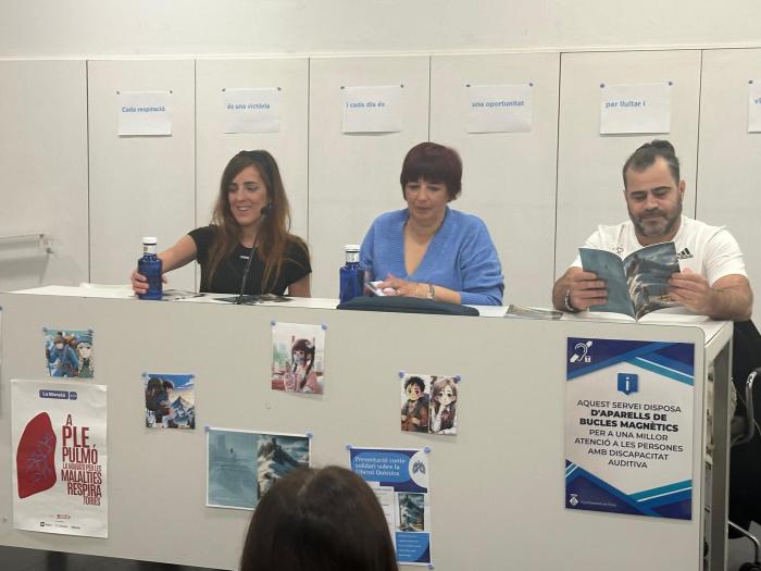 Fotografia de l'acta de la Presentació llibre La Montaña de Laura a la Biblioteca Mestre Martí Tauler. Rosa López #PasionConTinta 2024