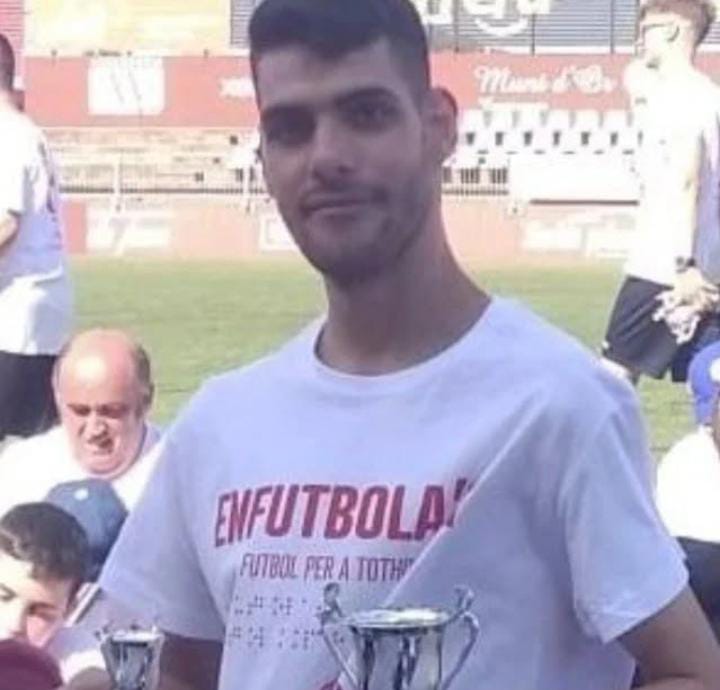 Fotografia d'Ilyass, inspiració i positivisme. Post de Rosa López secció Persones Humanes 2025 #Comunicació #Literatura 