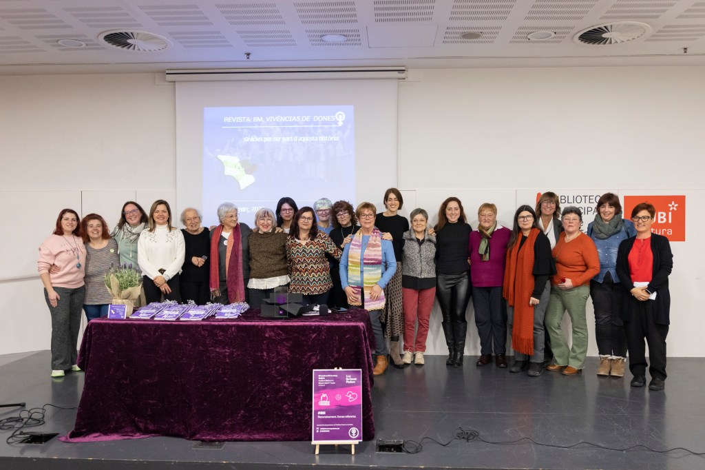 Fotografia de Grup de les participants i premiades a la Revista Vivencias de Mujer 2025 #PasionConTinta #Comunicacio