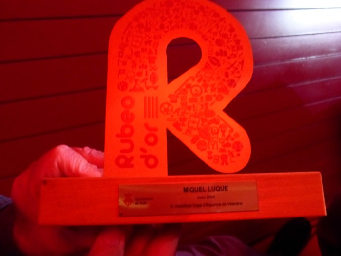 Trofeu Judo: Miquel Luque Rubeo d'Or. Gala dels premis Rubeo d'Or 2025
#Actualitat #Comunicacio Gala Premis Rubi d'Or Nit de l'Esport #RubiEsport #RubiCity   Miquel Luque #Judo #RadioRubi 2025 #PasionConTinta
